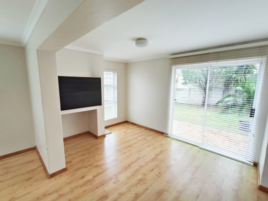 To Let 3 Bedroom Property for Rent in Eikenbosch Western Cape
